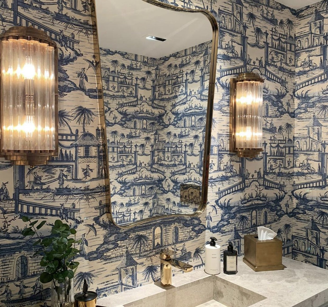 CIRQUE WALL