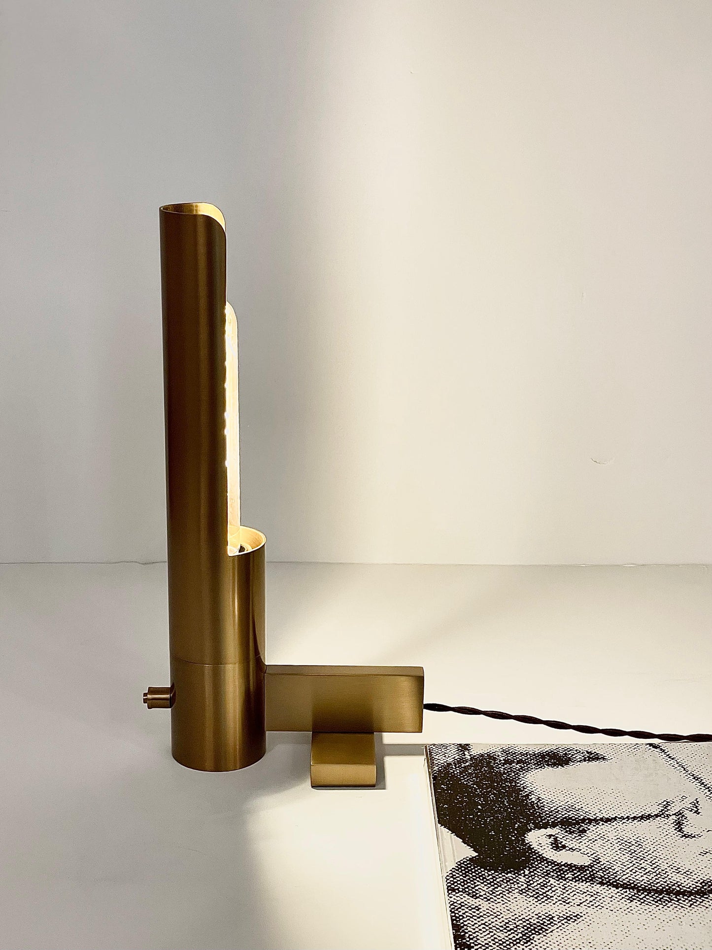 UPLIGHT TABLE LAMP BRASS