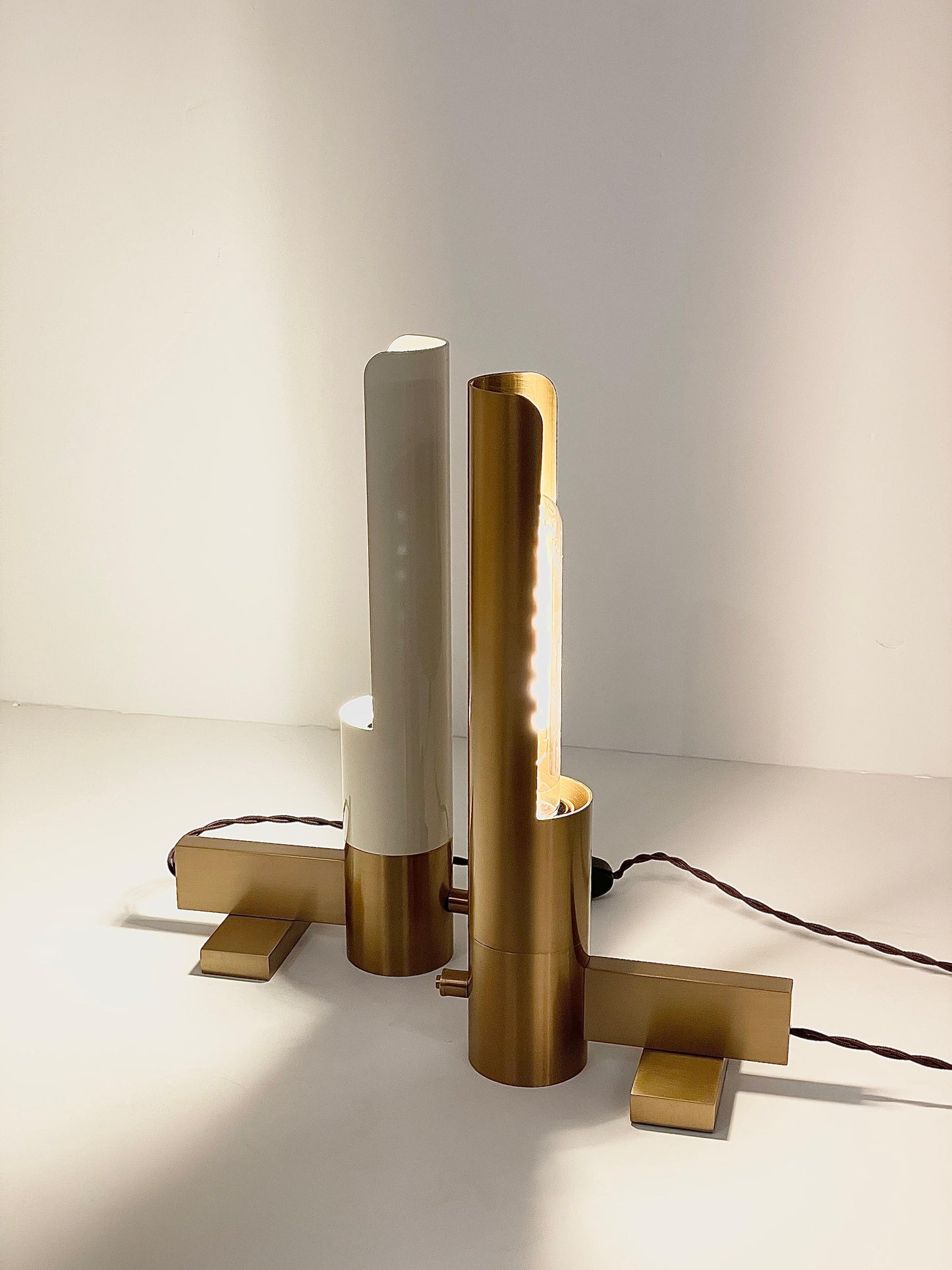 UPLIGHT TABLE LAMP BRASS