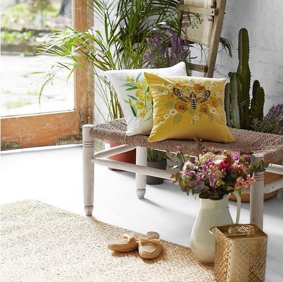 STRAW BENCH